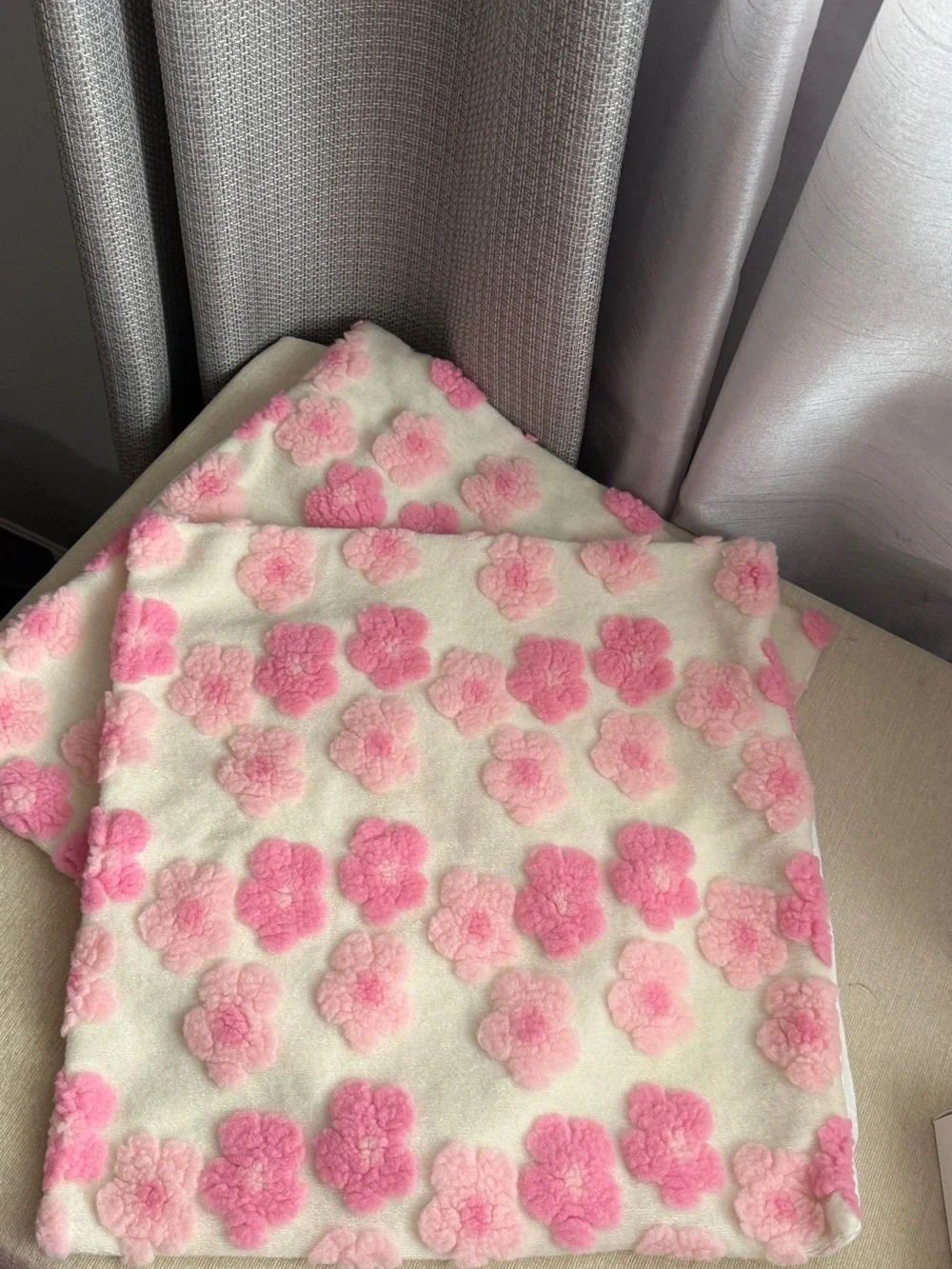 Plush Pink Floral Accent Pillow Set - Brand